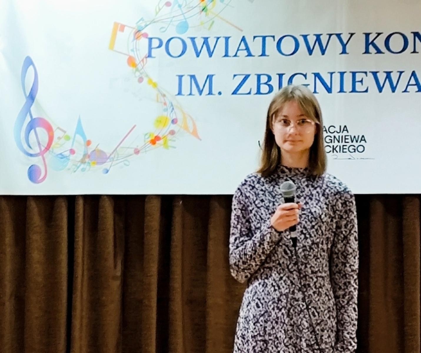 Zdjęcie w galerii na portalu naszwodzislaw.com: I Powiatowy Konkurs Piosenki im. Zbigniewa Wodeckiego w Skrzyszowie wiadomości z regionu