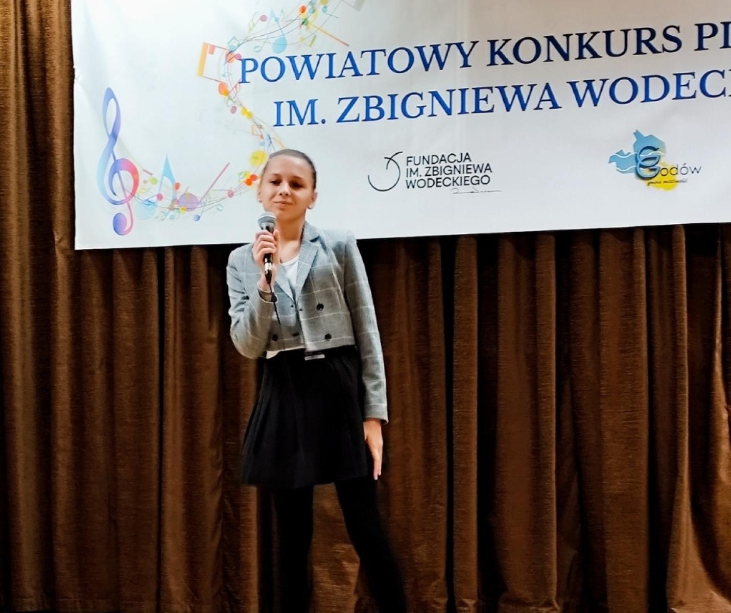 Zdjęcie w galerii na portalu naszwodzislaw.com: I Powiatowy Konkurs Piosenki im. Zbigniewa Wodeckiego w Skrzyszowie wiadomości z regionu