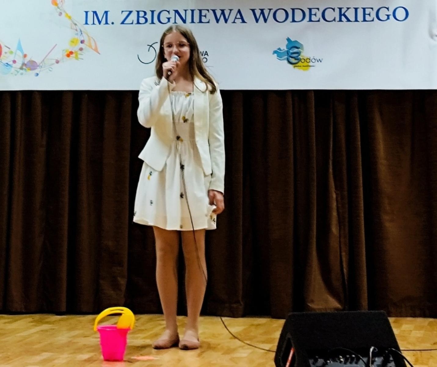 Zdjęcie w galerii na portalu naszwodzislaw.com: I Powiatowy Konkurs Piosenki im. Zbigniewa Wodeckiego w Skrzyszowie wiadomości z regionu