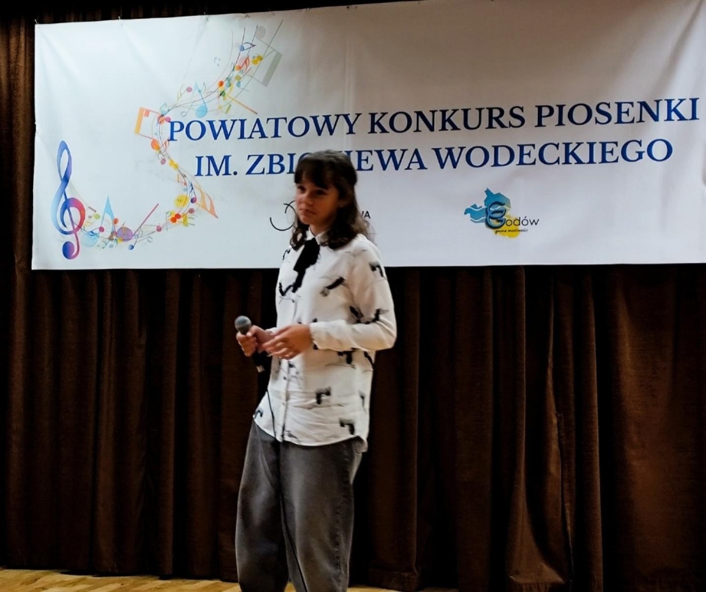 Zdjęcie w galerii na portalu naszwodzislaw.com: I Powiatowy Konkurs Piosenki im. Zbigniewa Wodeckiego w Skrzyszowie wiadomości z regionu