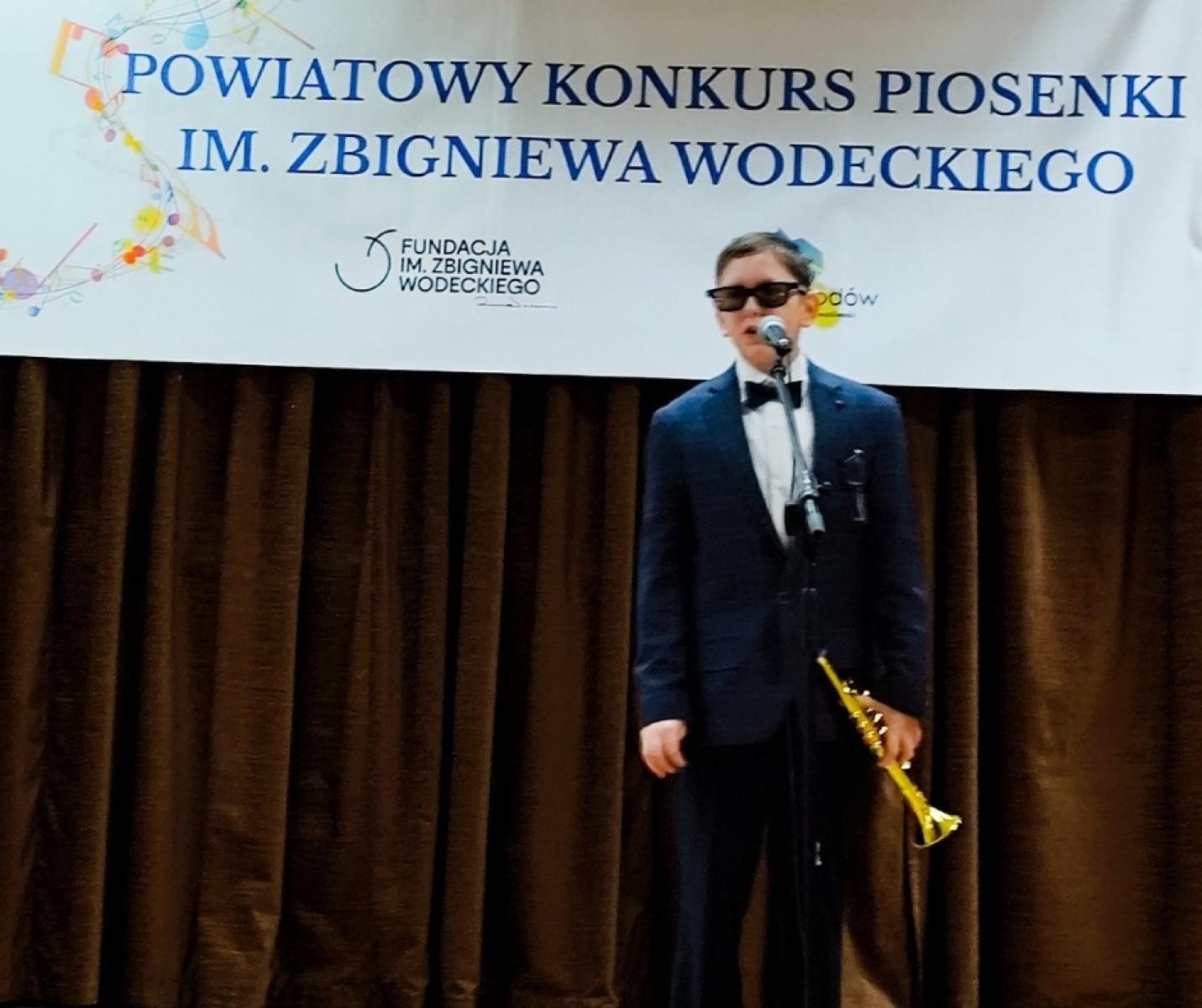 Zdjęcie w galerii na portalu naszwodzislaw.com: I Powiatowy Konkurs Piosenki im. Zbigniewa Wodeckiego w Skrzyszowie wiadomości z regionu