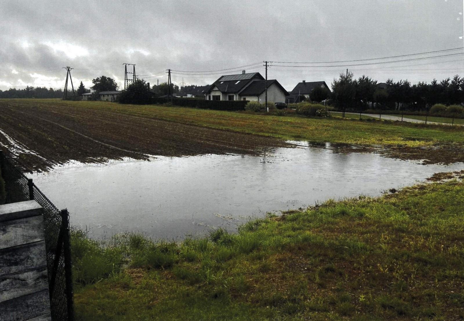 Zdjęcie w galerii na portalu naszwodzislaw.com: Radny Mariusz Blazy interweniuje w sprawie zalewania terenów przy ulicy Czarnieckiego wiadomości z regionu