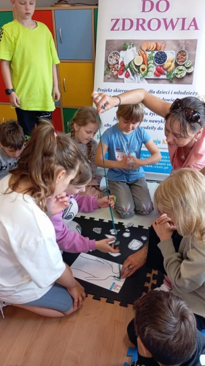 Zdjęcie w galerii na portalu naszwodzislaw.com: Dobry nawyk prowadzi do zdrowia. Edukacja żywieniowa dla najmłodszych wiadomości z regionu