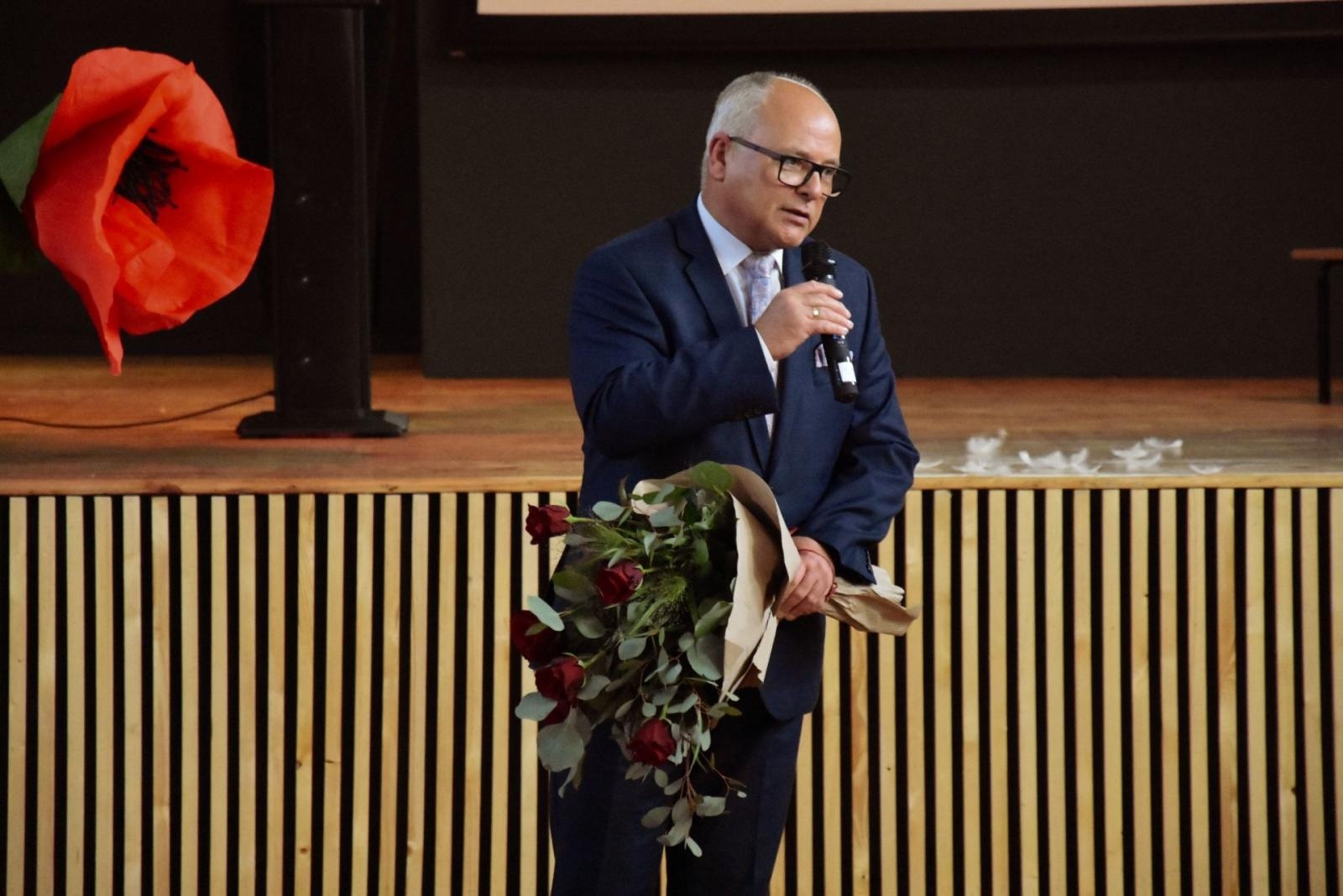 Zdjęcie w galerii na portalu naszwodzislaw.com: Powiatowe Obchody Dnia Edukacji Narodowej [FOTO] wiadomości z regionu