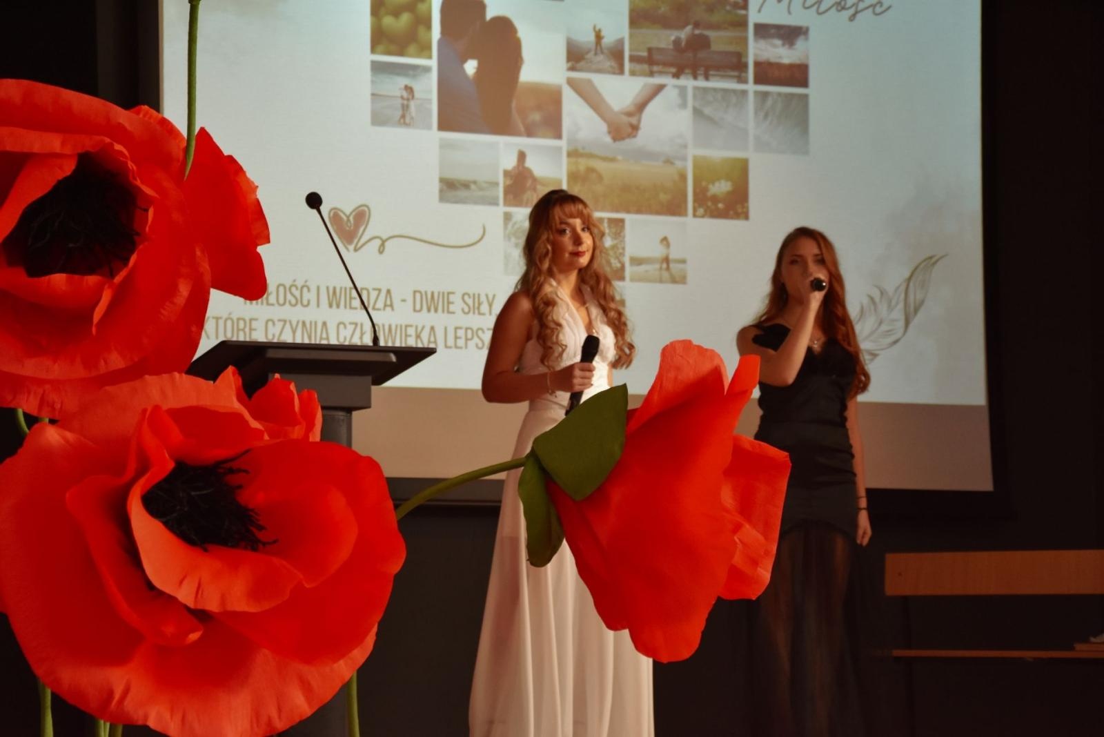 Zdjęcie w galerii na portalu naszwodzislaw.com: Powiatowe Obchody Dnia Edukacji Narodowej [FOTO] wiadomości z regionu