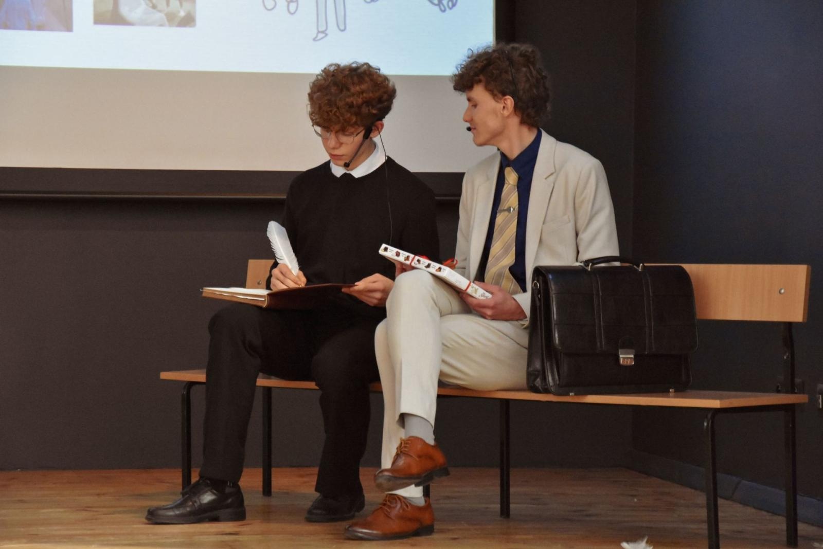 Zdjęcie w galerii na portalu naszwodzislaw.com: Powiatowe Obchody Dnia Edukacji Narodowej [FOTO] wiadomości z regionu