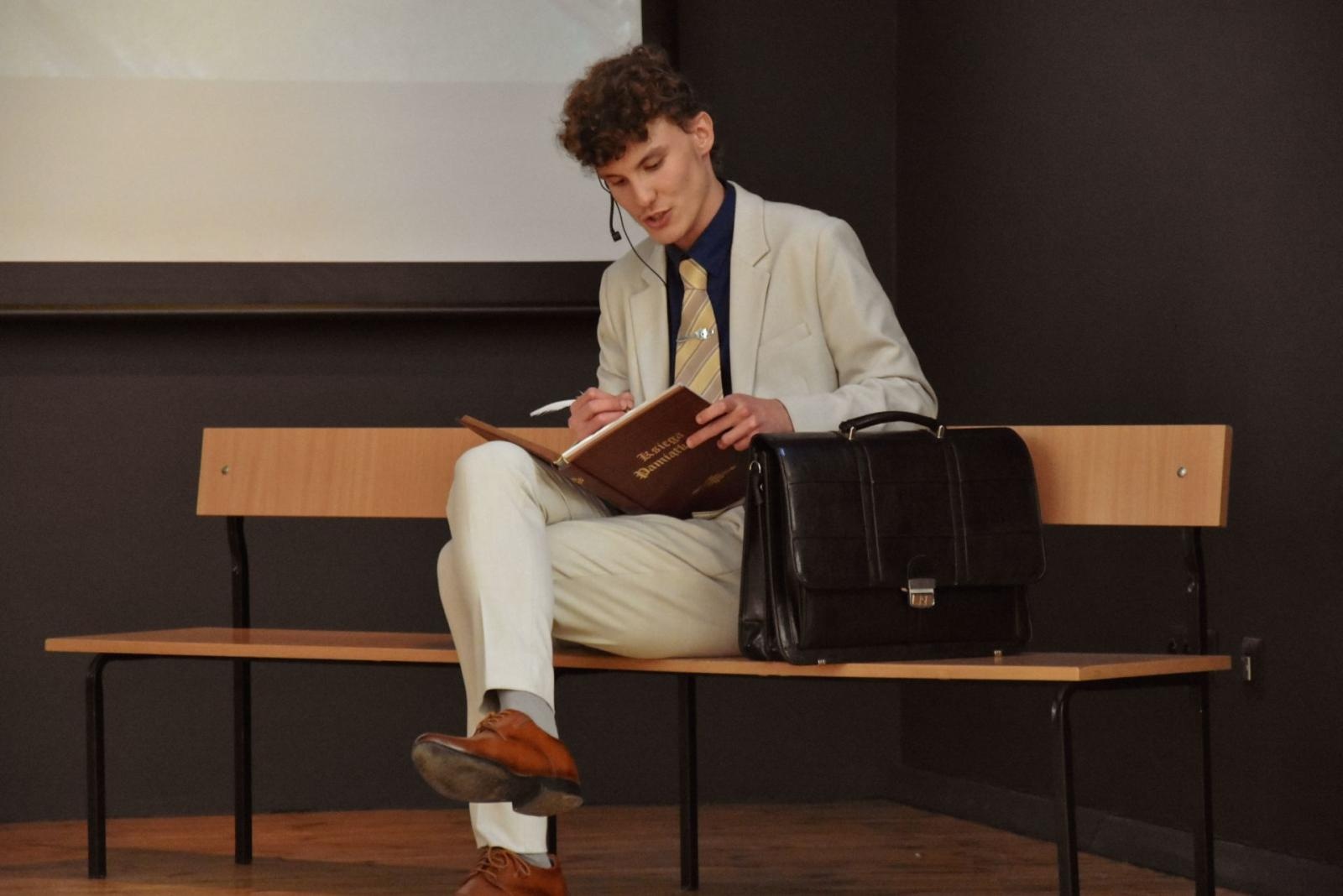 Zdjęcie w galerii na portalu naszwodzislaw.com: Powiatowe Obchody Dnia Edukacji Narodowej [FOTO] wiadomości z regionu