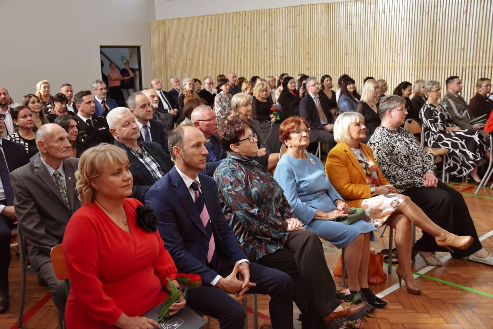 Zdjęcie w galerii na portalu naszwodzislaw.com: Powiatowe Obchody Dnia Edukacji Narodowej [FOTO] wiadomości z regionu