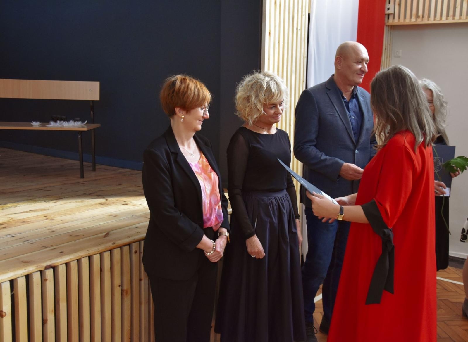 Zdjęcie w galerii na portalu naszwodzislaw.com: Powiatowe Obchody Dnia Edukacji Narodowej [FOTO] wiadomości z regionu