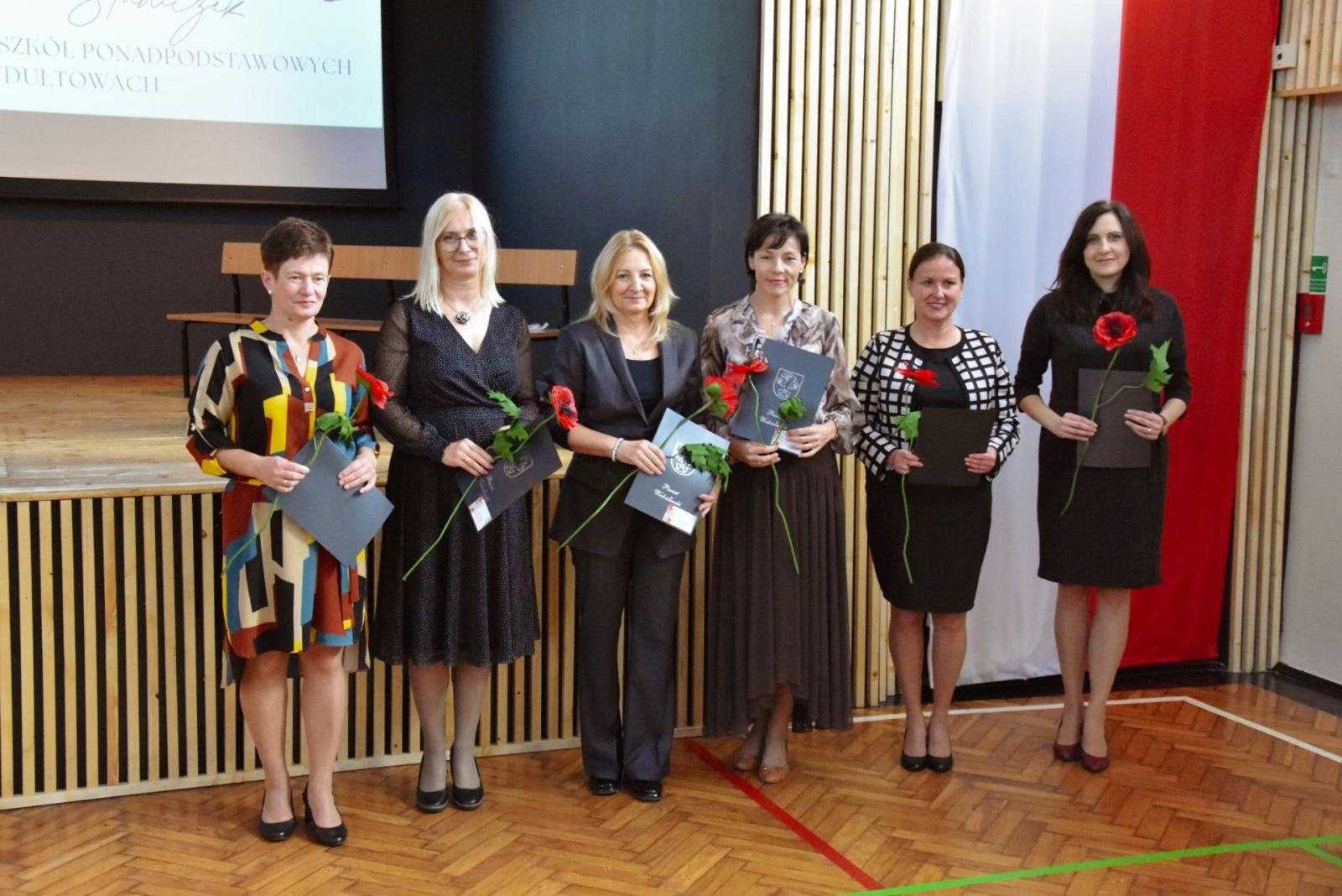 Zdjęcie w galerii na portalu naszwodzislaw.com: Powiatowe Obchody Dnia Edukacji Narodowej [FOTO] wiadomości z regionu