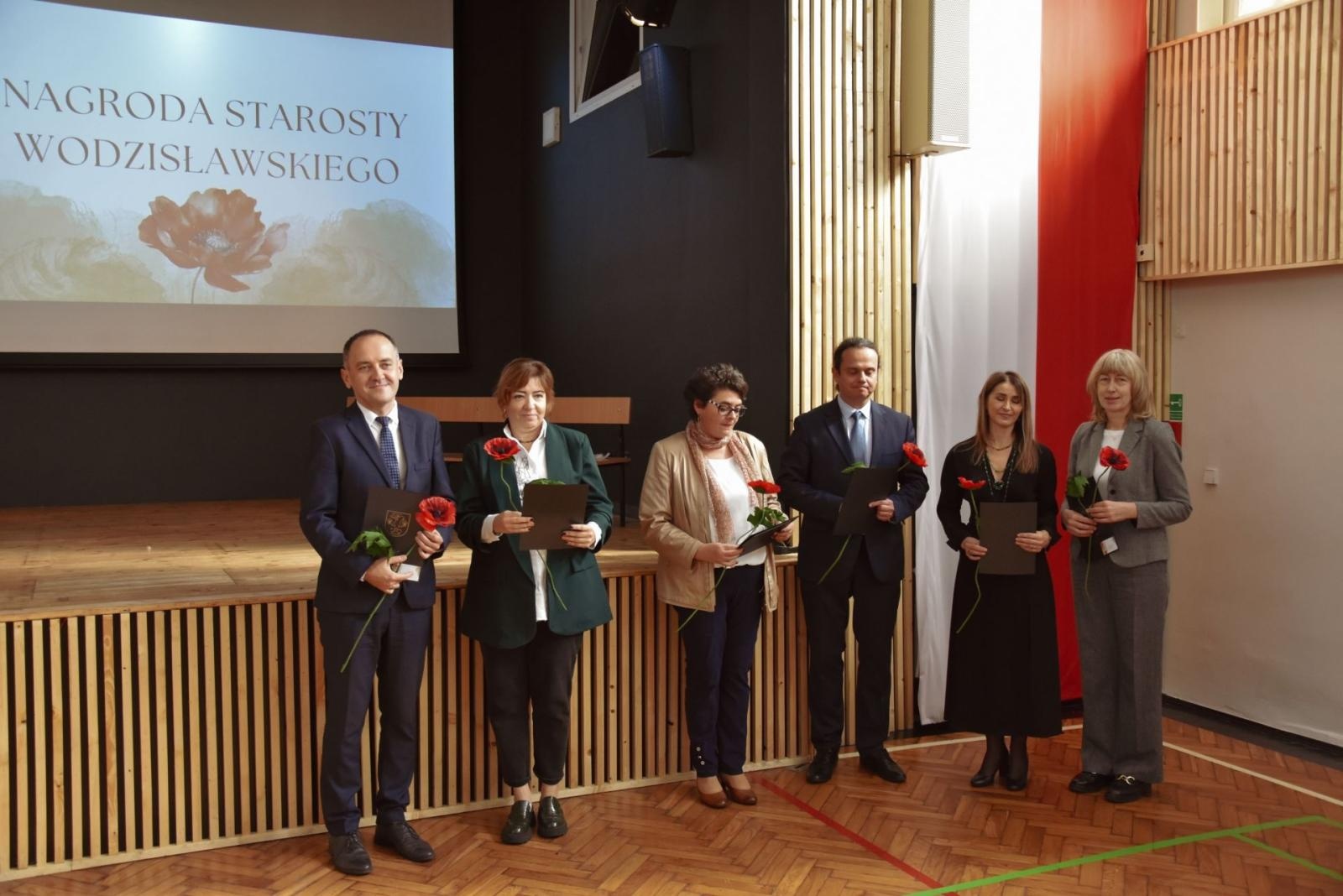 Zdjęcie w galerii na portalu naszwodzislaw.com: Powiatowe Obchody Dnia Edukacji Narodowej [FOTO] wiadomości z regionu