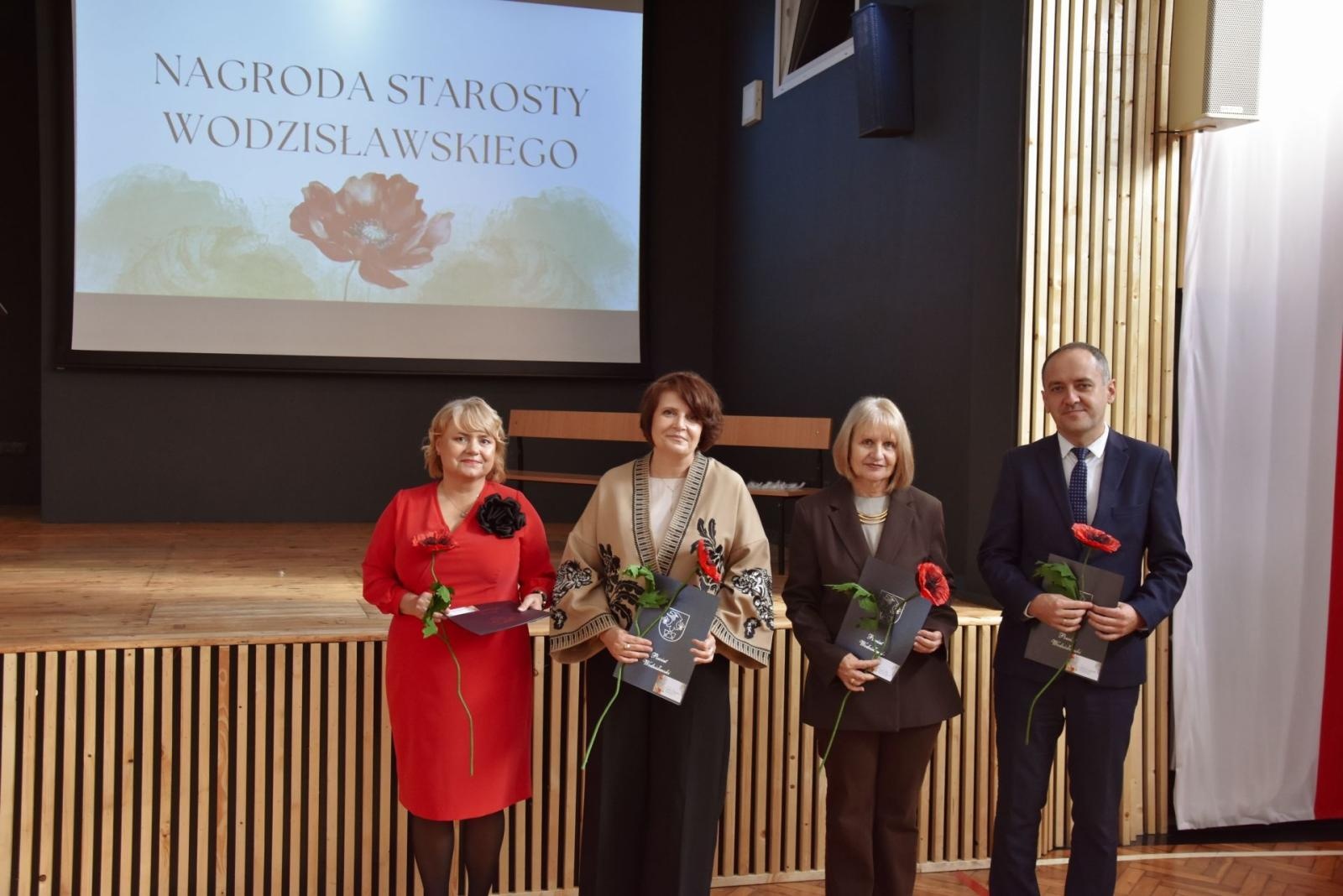Zdjęcie w galerii na portalu naszwodzislaw.com: Powiatowe Obchody Dnia Edukacji Narodowej [FOTO] wiadomości z regionu