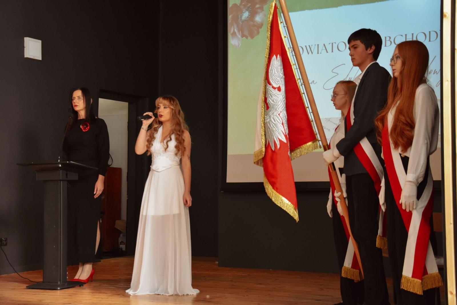 Zdjęcie w galerii na portalu naszwodzislaw.com: Powiatowe Obchody Dnia Edukacji Narodowej [FOTO] wiadomości z regionu