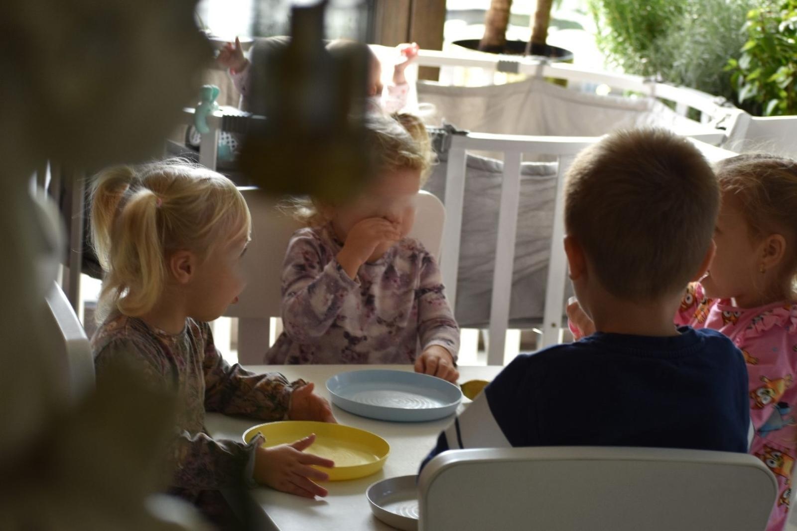 Zdjęcie w galerii na portalu naszwodzislaw.com: Rafał Karwot spędził dzień z rodziną zastępczą w Gorzycach wiadomości z regionu