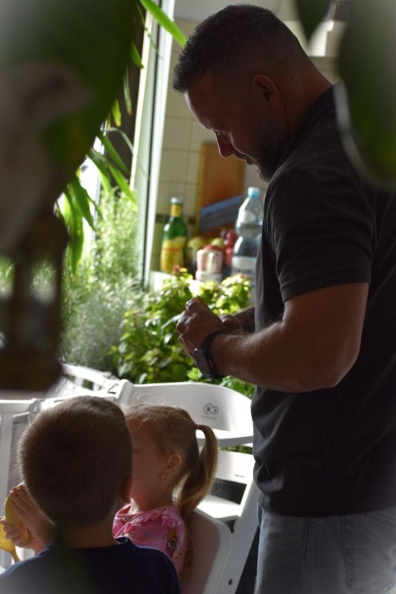 Zdjęcie w galerii na portalu naszwodzislaw.com: Rafał Karwot spędził dzień z rodziną zastępczą w Gorzycach wiadomości z regionu