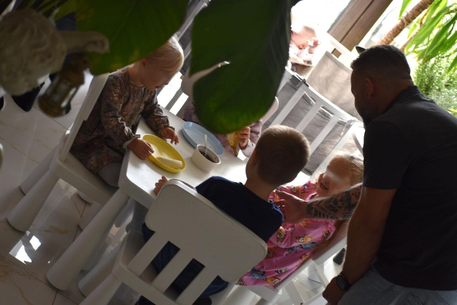 Zdjęcie w galerii na portalu naszwodzislaw.com: Rafał Karwot spędził dzień z rodziną zastępczą w Gorzycach wiadomości z regionu