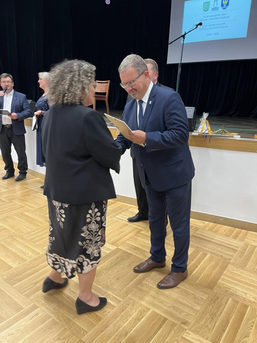 Zdjęcie w galerii na portalu naszwodzislaw.com: Święto partnerskiej współpracy. 30 lat wspólnych działań Godowa i Petrovic wiadomości z regionu