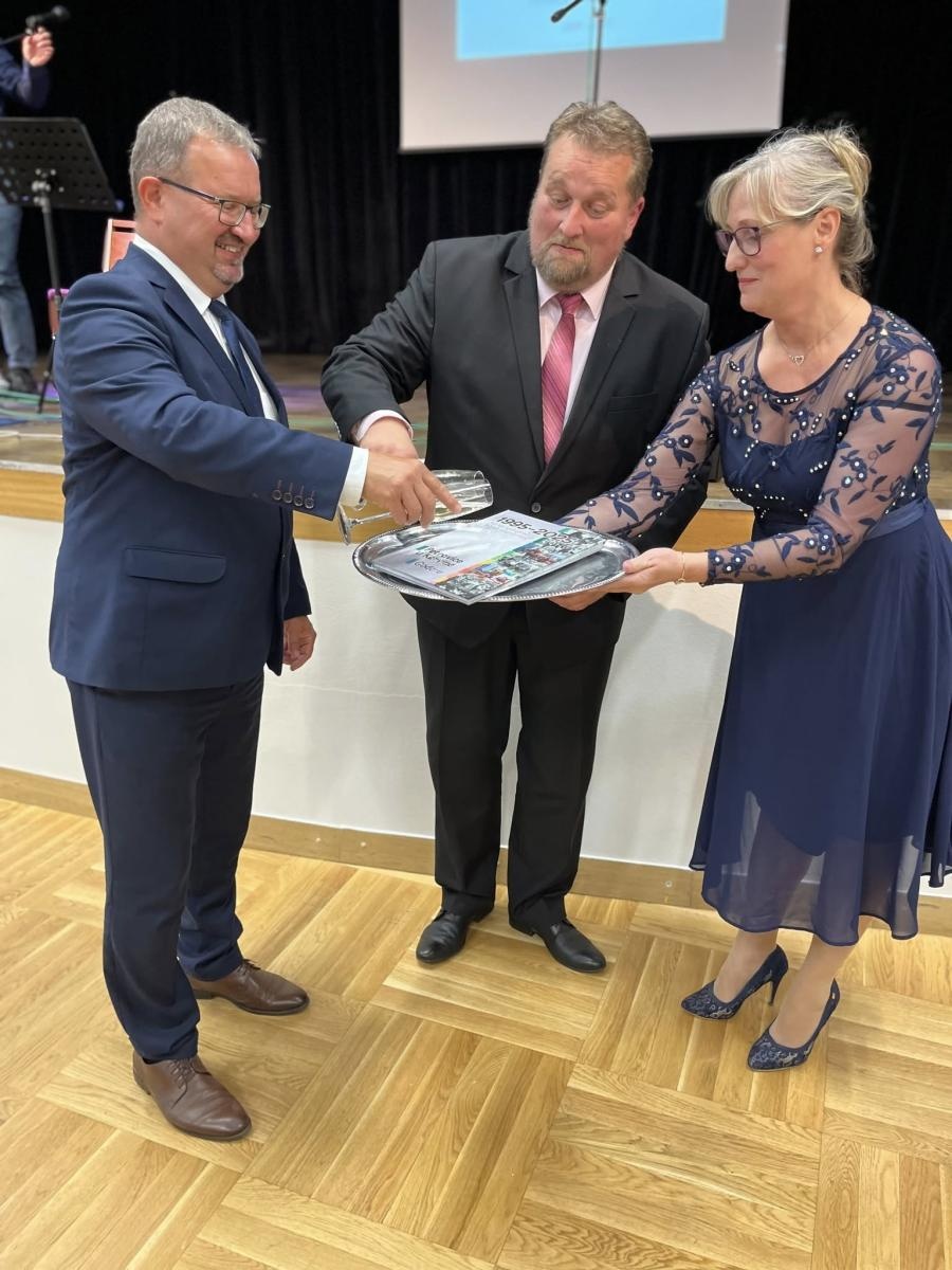 Zdjęcie w galerii na portalu naszwodzislaw.com: Święto partnerskiej współpracy. 30 lat wspólnych działań Godowa i Petrovic wiadomości z regionu