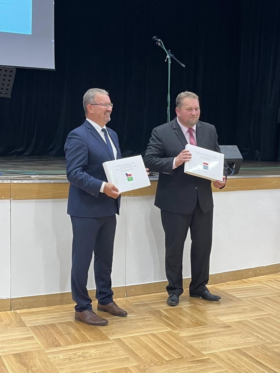 Zdjęcie w galerii na portalu naszwodzislaw.com: Święto partnerskiej współpracy. 30 lat wspólnych działań Godowa i Petrovic wiadomości z regionu