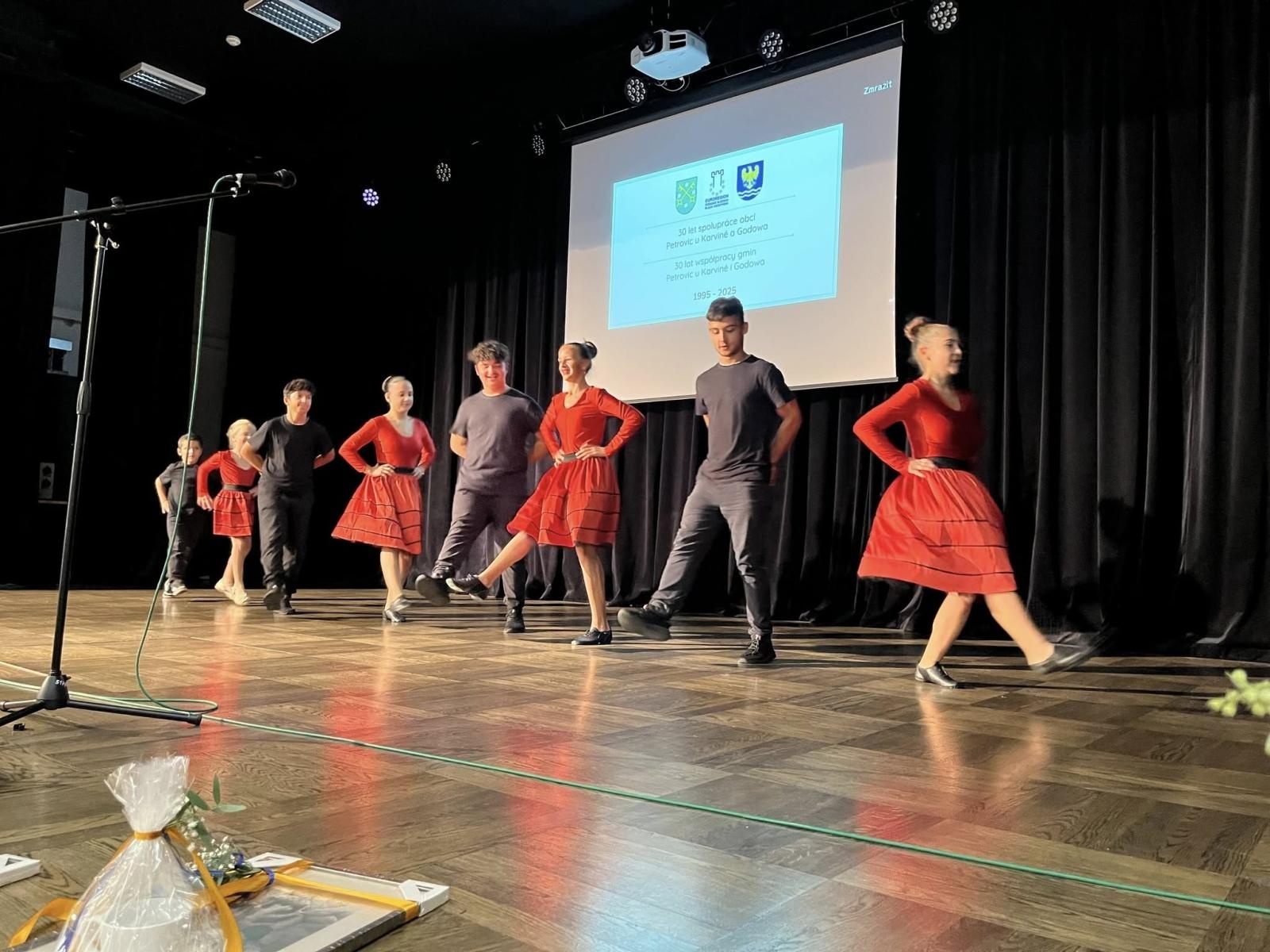 Zdjęcie w galerii na portalu naszwodzislaw.com: Święto partnerskiej współpracy. 30 lat wspólnych działań Godowa i Petrovic wiadomości z regionu