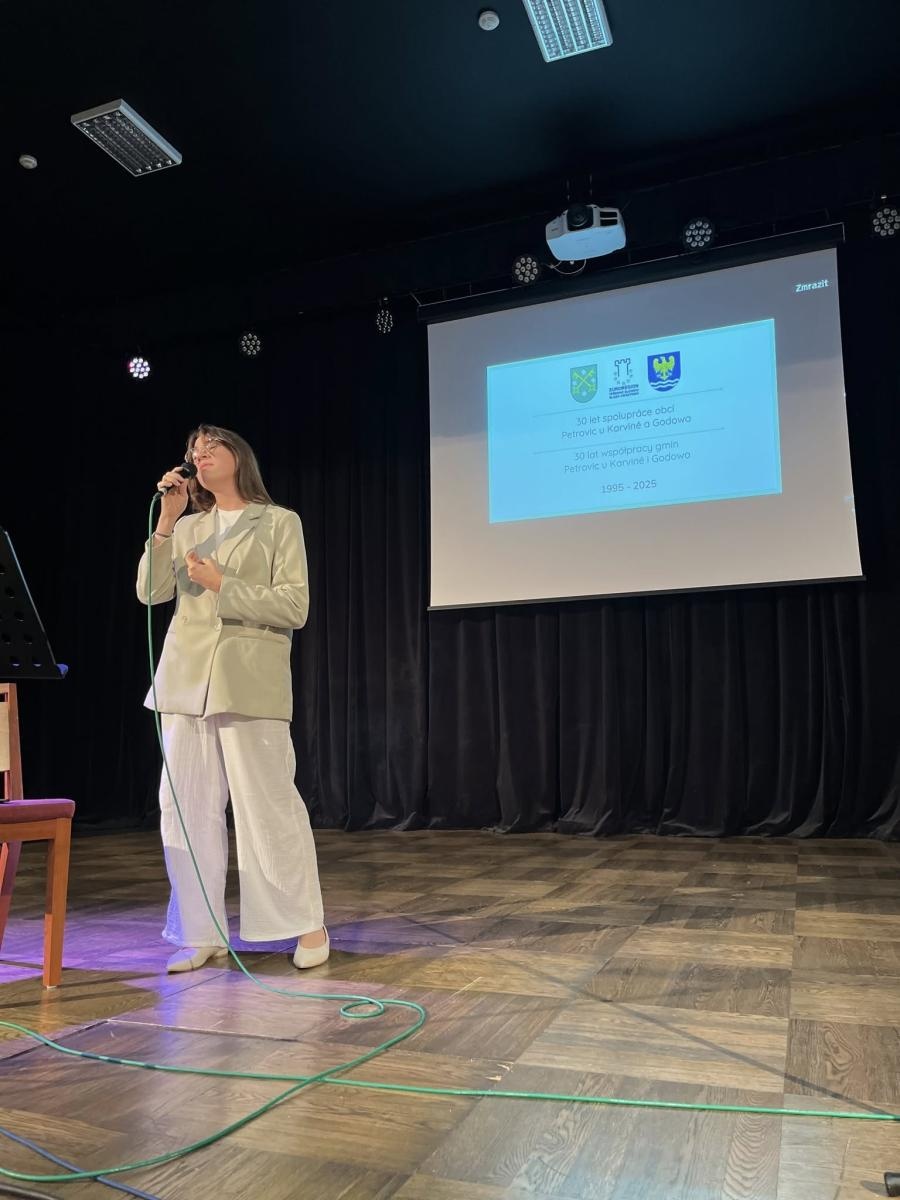 Zdjęcie w galerii na portalu naszwodzislaw.com: Święto partnerskiej współpracy. 30 lat wspólnych działań Godowa i Petrovic wiadomości z regionu