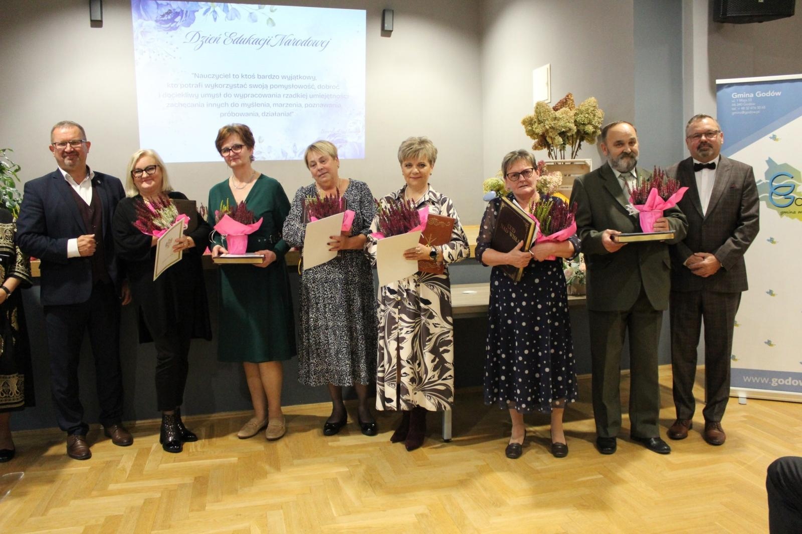 Zdjęcie w galerii na portalu naszwodzislaw.com: Dzień Edukacji Narodowej w Gminie Godów [FOTO] wiadomości z regionu