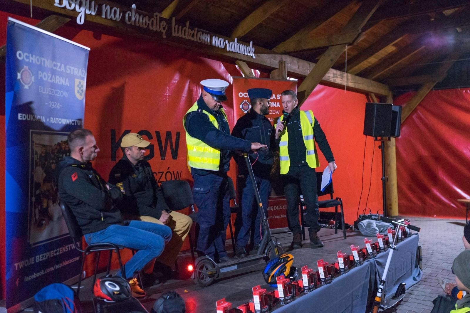 Zdjęcie w galerii na portalu naszwodzislaw.com: Edukacja i bezpieczeństwo w służbie społeczności. Jesienna akcja w Bluszczowie [FOTO] wiadomości z regionu