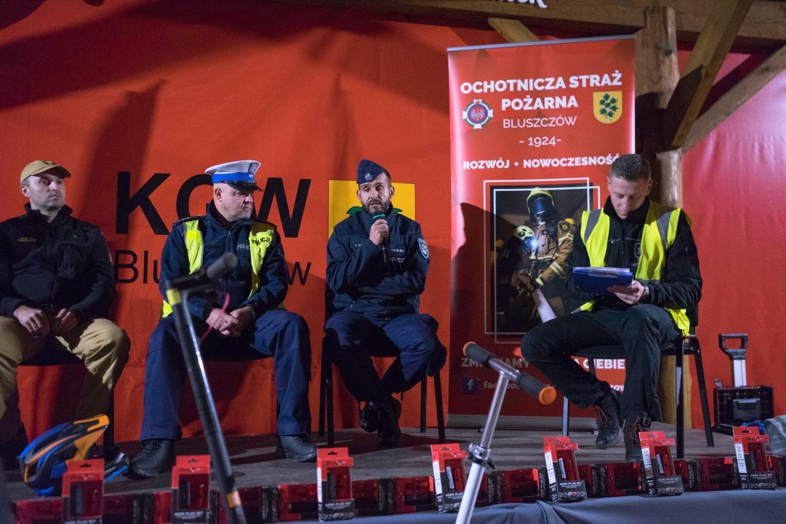 Zdjęcie w galerii na portalu naszwodzislaw.com: Edukacja i bezpieczeństwo w służbie społeczności. Jesienna akcja w Bluszczowie [FOTO] wiadomości z regionu