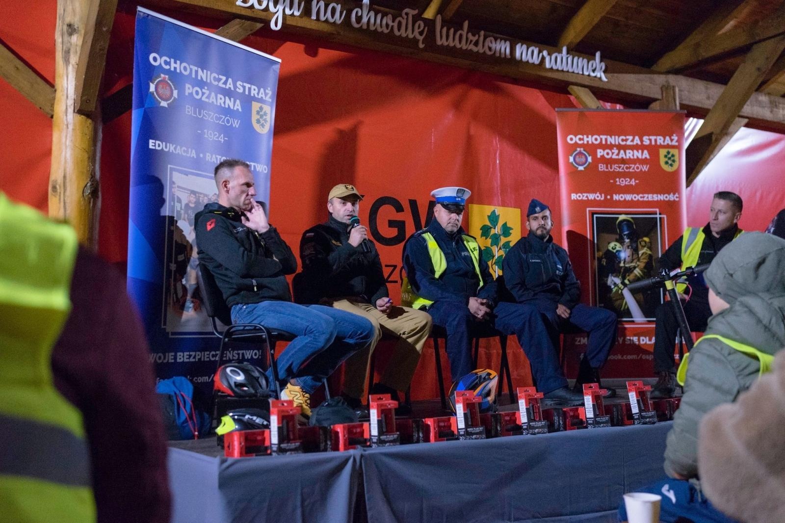 Zdjęcie w galerii na portalu naszwodzislaw.com: Edukacja i bezpieczeństwo w służbie społeczności. Jesienna akcja w Bluszczowie [FOTO] wiadomości z regionu