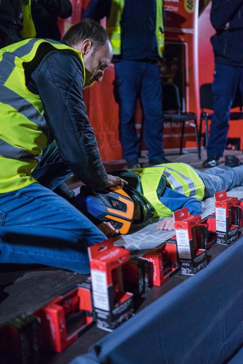 Zdjęcie w galerii na portalu naszwodzislaw.com: Edukacja i bezpieczeństwo w służbie społeczności. Jesienna akcja w Bluszczowie [FOTO] wiadomości z regionu