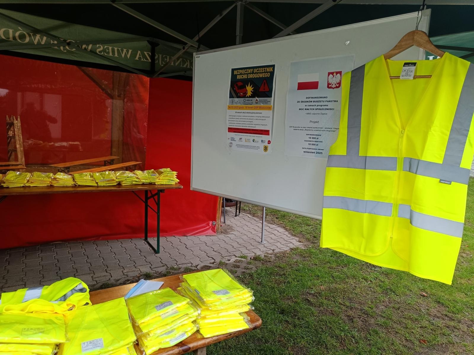 Zdjęcie w galerii na portalu naszwodzislaw.com: Edukacja i bezpieczeństwo w służbie społeczności. Jesienna akcja w Bluszczowie [FOTO] wiadomości z regionu