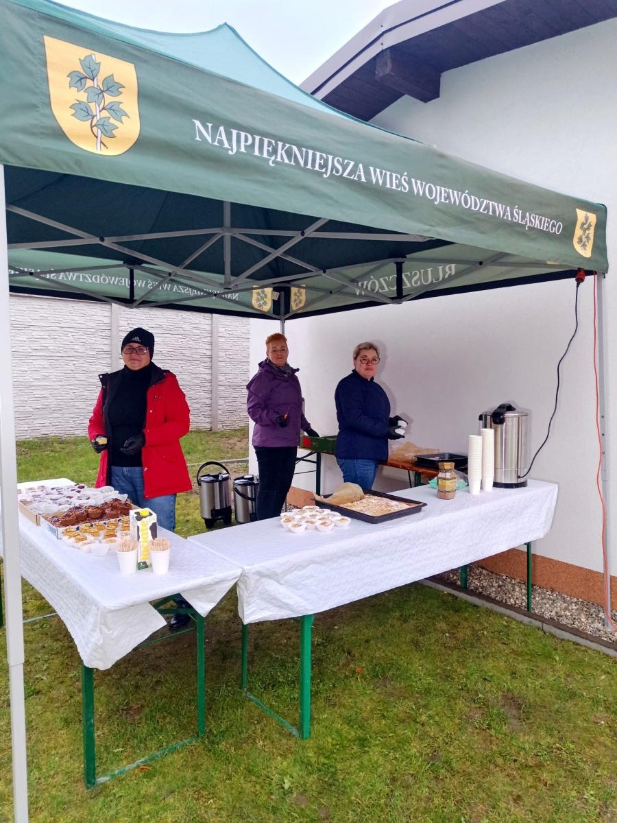 Zdjęcie w galerii na portalu naszwodzislaw.com: Edukacja i bezpieczeństwo w służbie społeczności. Jesienna akcja w Bluszczowie [FOTO] wiadomości z regionu