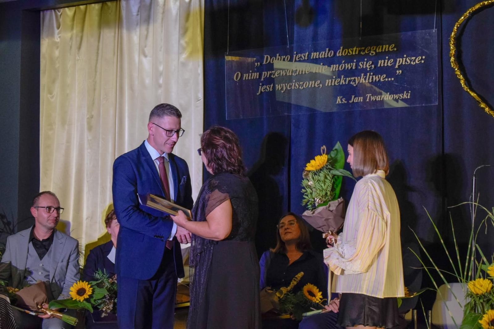 Zdjęcie w galerii na portalu naszwodzislaw.com: Człowiek o Złotym Sercu. Strażak z PSP Wodzisław Śląski z wyróżnieniem wiadomości z regionu