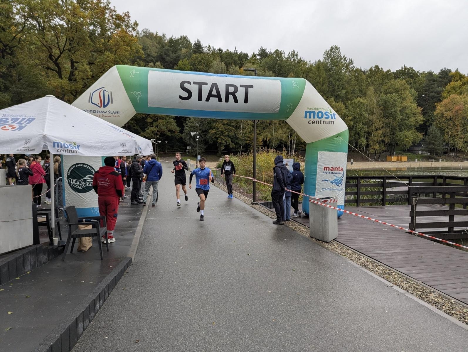 Zdjęcie w galerii na portalu naszwodzislaw.com: Sukces reprezentacji Zespołu Szkół Technicznych w biegach przełajowych wiadomości z regionu