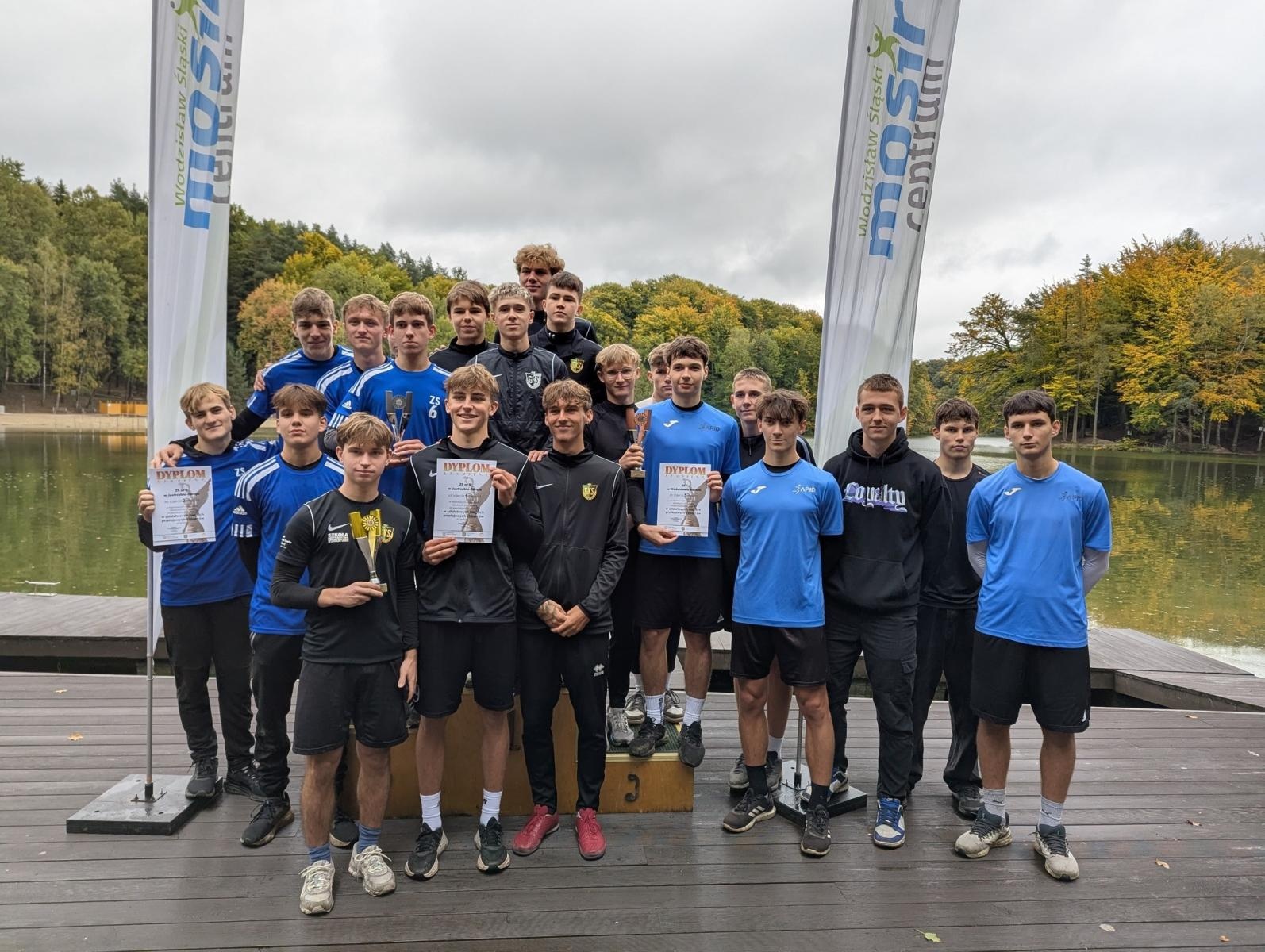 Zdjęcie w galerii na portalu naszwodzislaw.com: Sukces reprezentacji Zespołu Szkół Technicznych w biegach przełajowych wiadomości z regionu