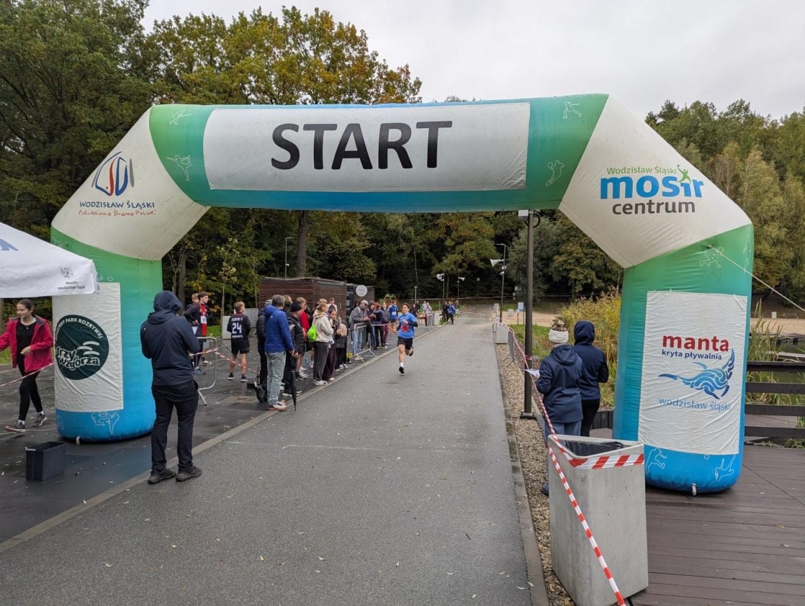 Zdjęcie w galerii na portalu naszwodzislaw.com: Sukces reprezentacji Zespołu Szkół Technicznych w biegach przełajowych wiadomości z regionu