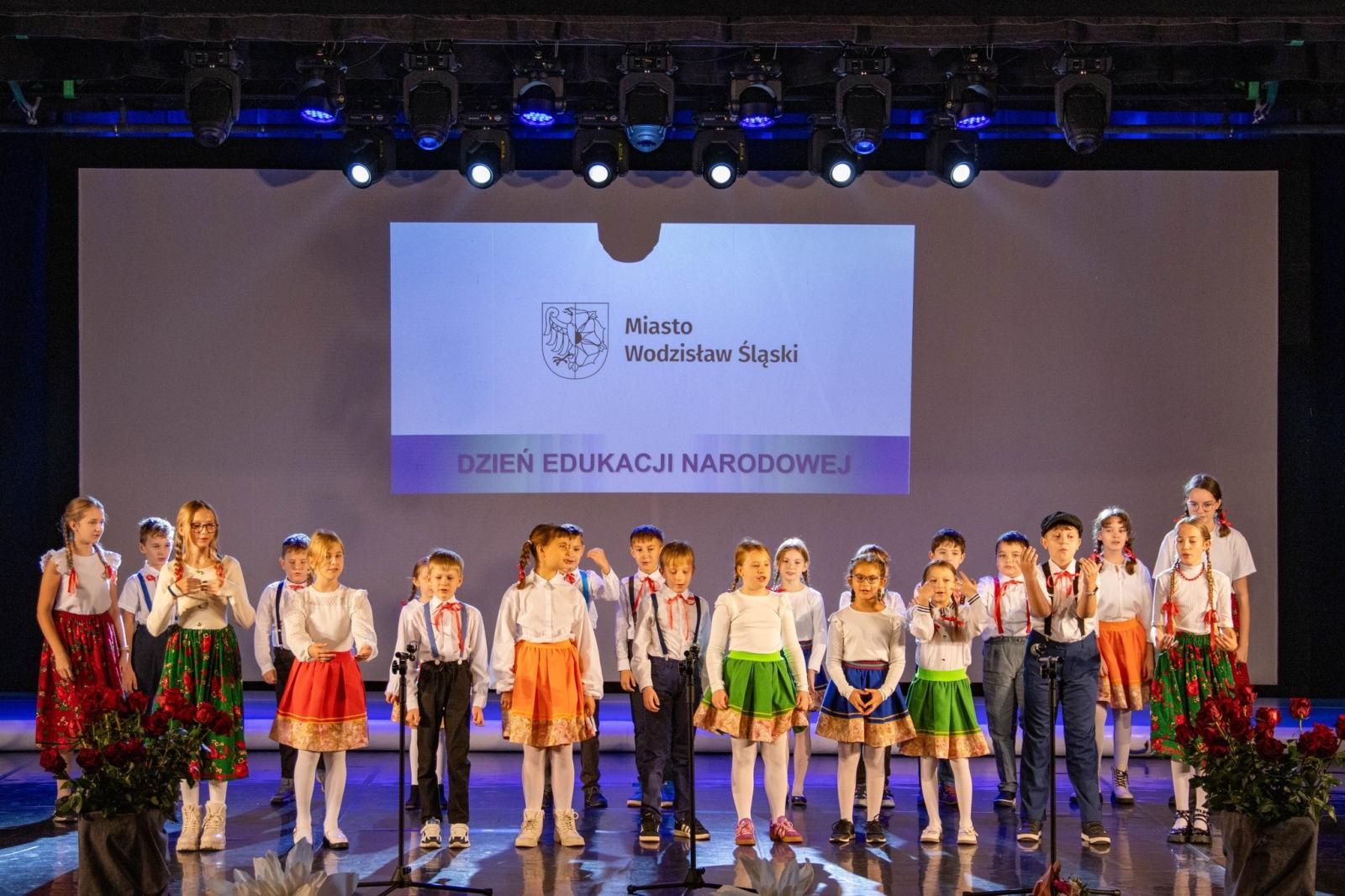 Zdjęcie w galerii na portalu naszwodzislaw.com: Wodzisław Śląski: Dzień Edukacji Narodowej w WCK [FOTO] wiadomości z regionu