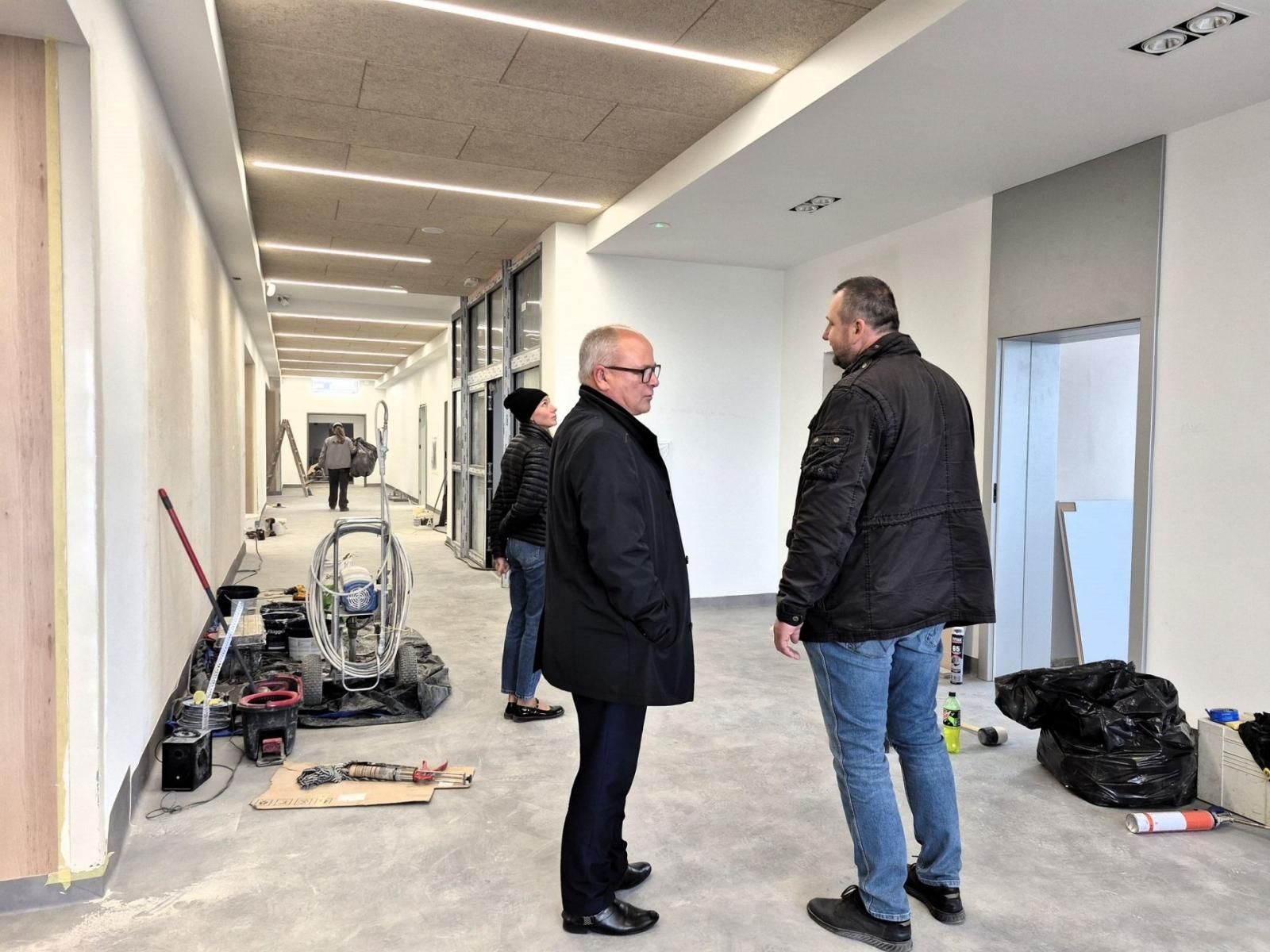 Zdjęcie w galerii na portalu naszwodzislaw.com: Nowa poradnia coraz bliżej. Trwają prace wykończeniowe wiadomości z regionu