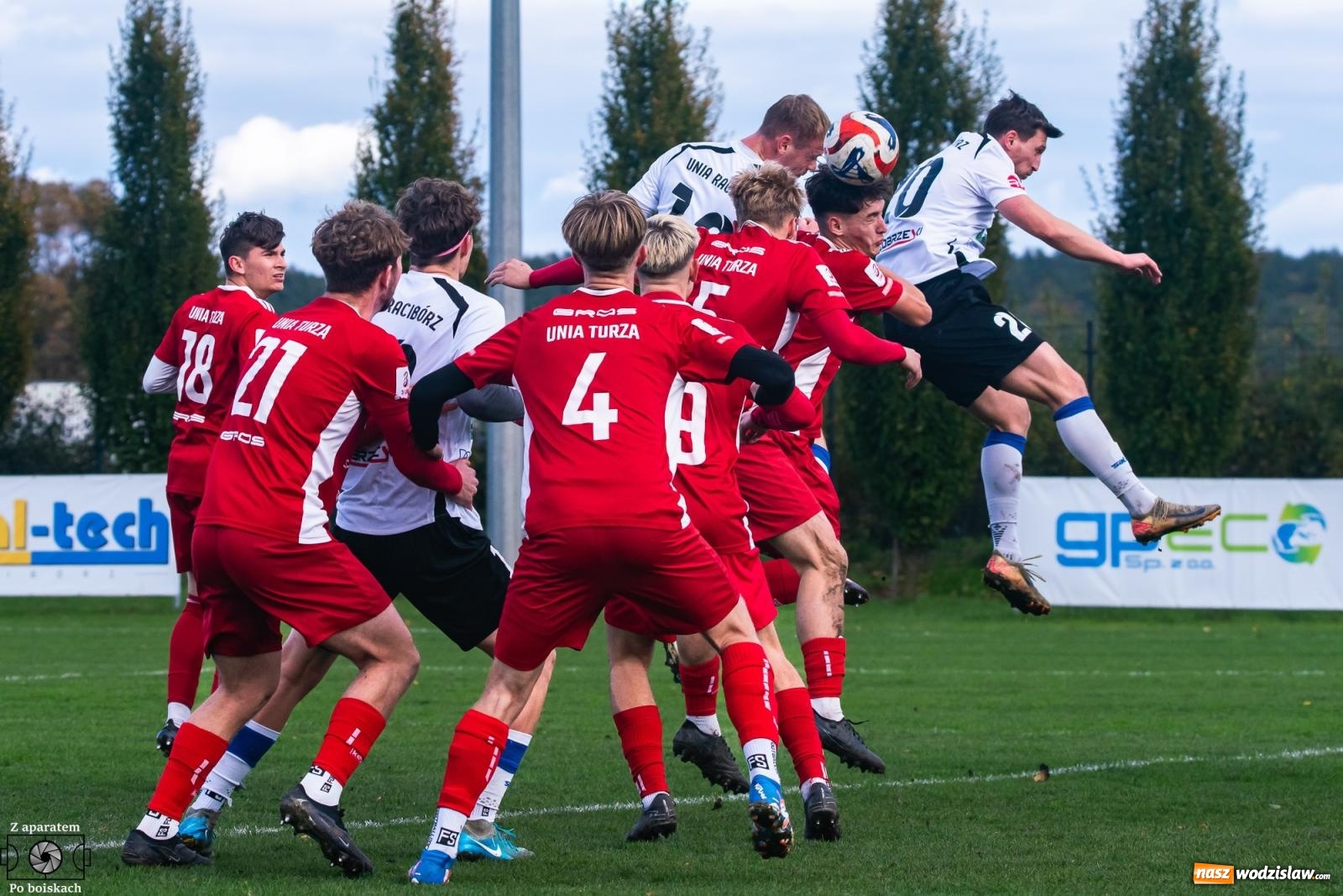 Zdjęcie w galerii na portalu naszwodzislaw.com: Klasa okręgowa: Pojedynek imienniczek na remis [FOTO] wiadomości z regionu