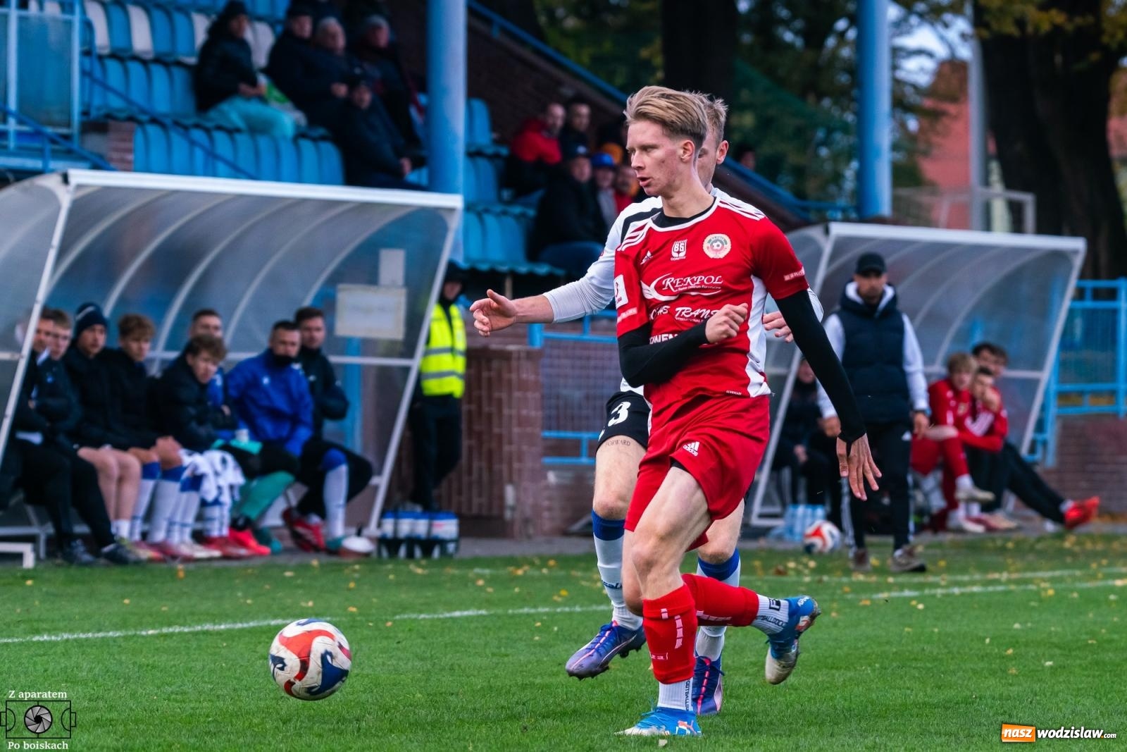 Zdjęcie w galerii na portalu naszwodzislaw.com: Klasa okręgowa: Pojedynek imienniczek na remis [FOTO] wiadomości z regionu