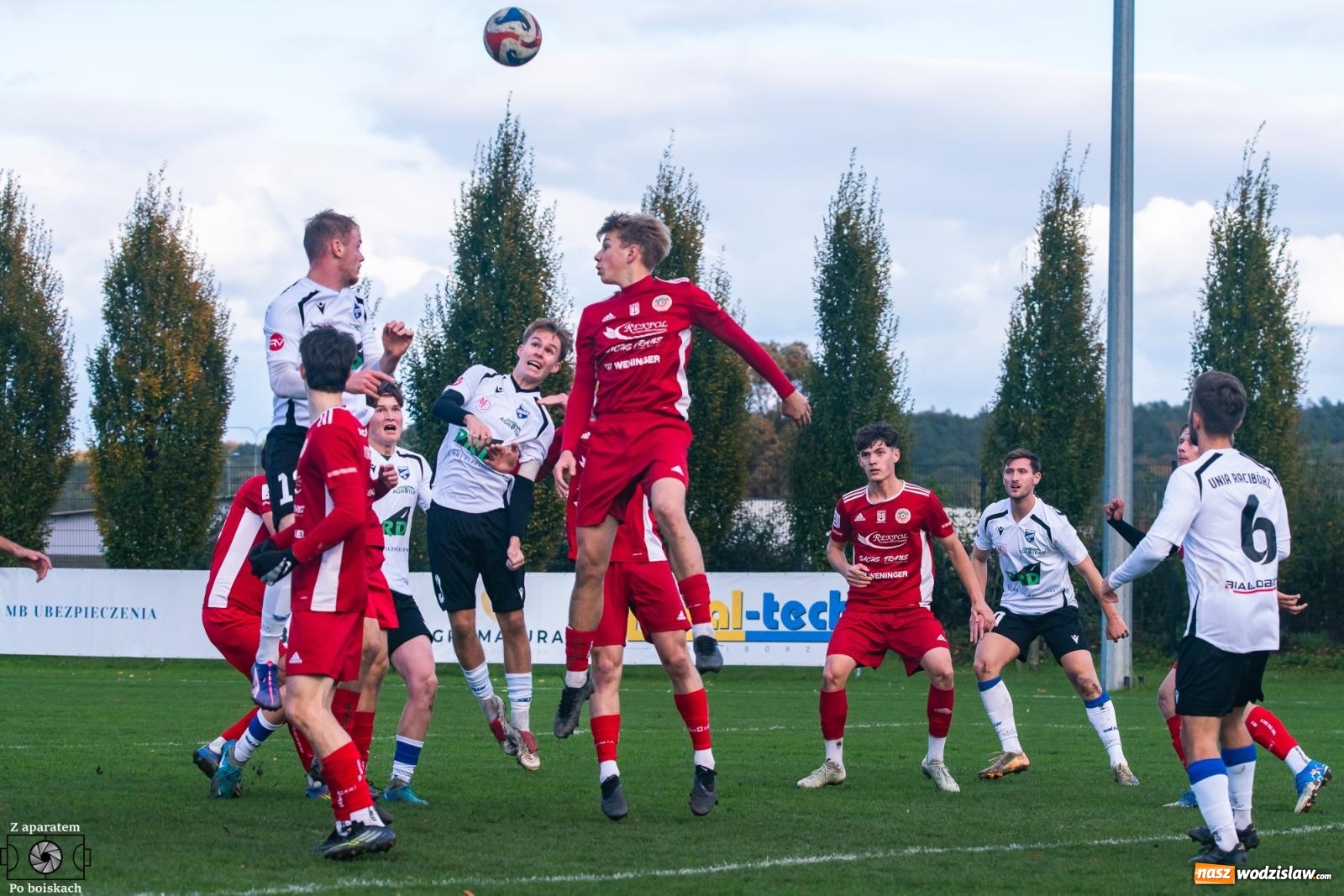 Zdjęcie w galerii na portalu naszwodzislaw.com: Klasa okręgowa: Pojedynek imienniczek na remis [FOTO] wiadomości z regionu