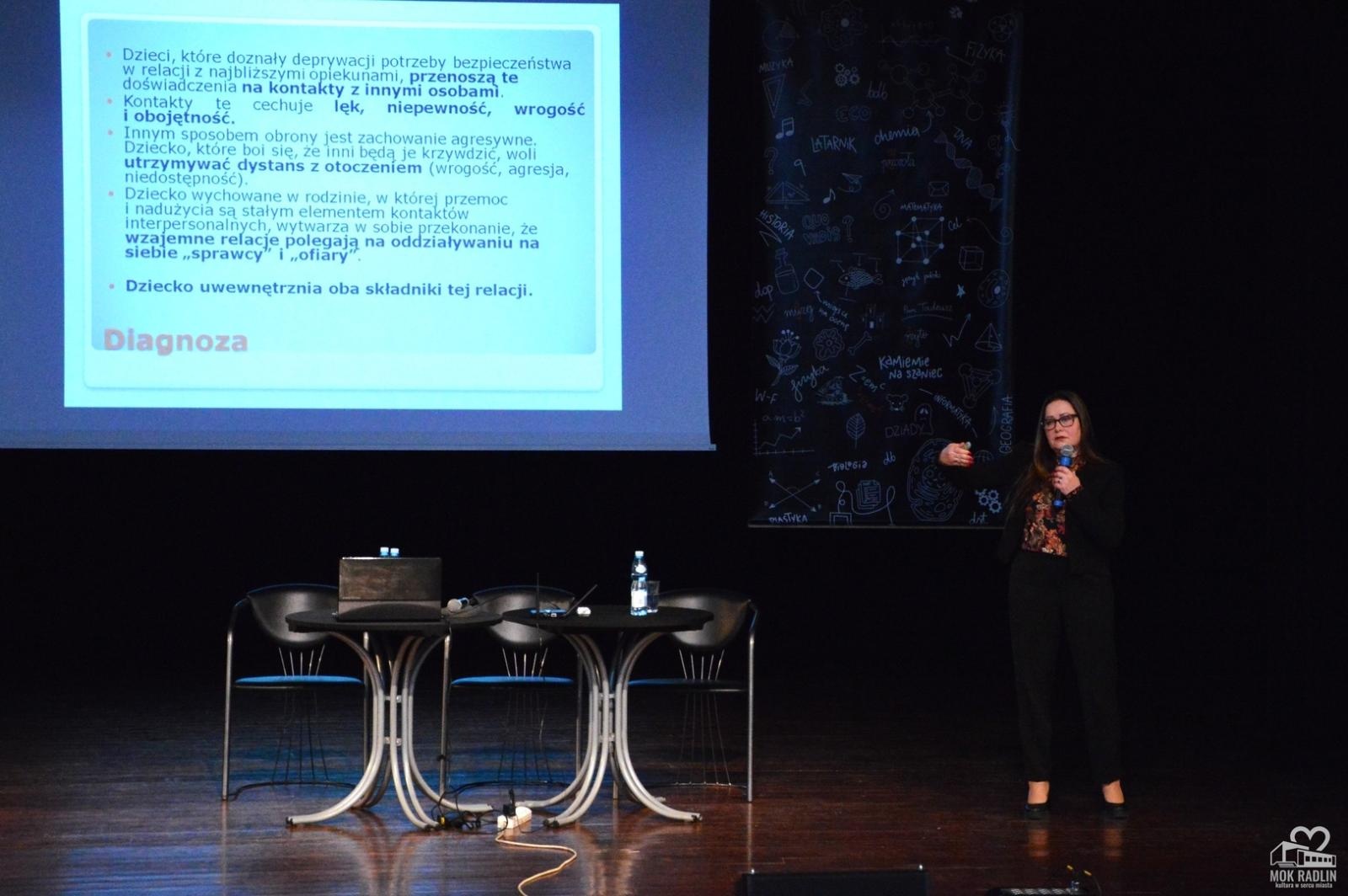 Zdjęcie w galerii na portalu naszwodzislaw.com: ChrońMY Dzieci 2.0. O bezpieczeństwie dzieci podczas konferencji w Radlinie wiadomości z regionu