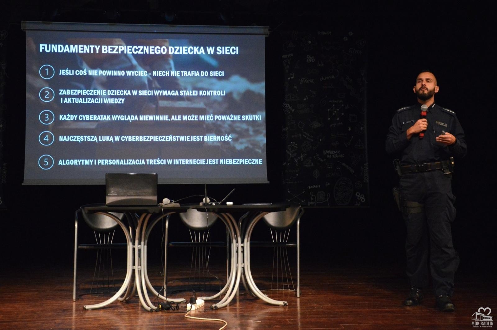 Zdjęcie w galerii na portalu naszwodzislaw.com: ChrońMY Dzieci 2.0. O bezpieczeństwie dzieci podczas konferencji w Radlinie wiadomości z regionu