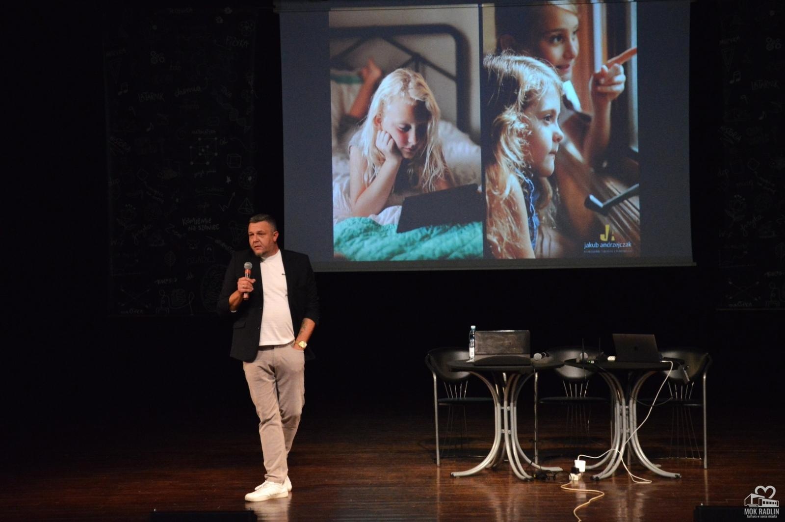 Zdjęcie w galerii na portalu naszwodzislaw.com: ChrońMY Dzieci 2.0. O bezpieczeństwie dzieci podczas konferencji w Radlinie wiadomości z regionu