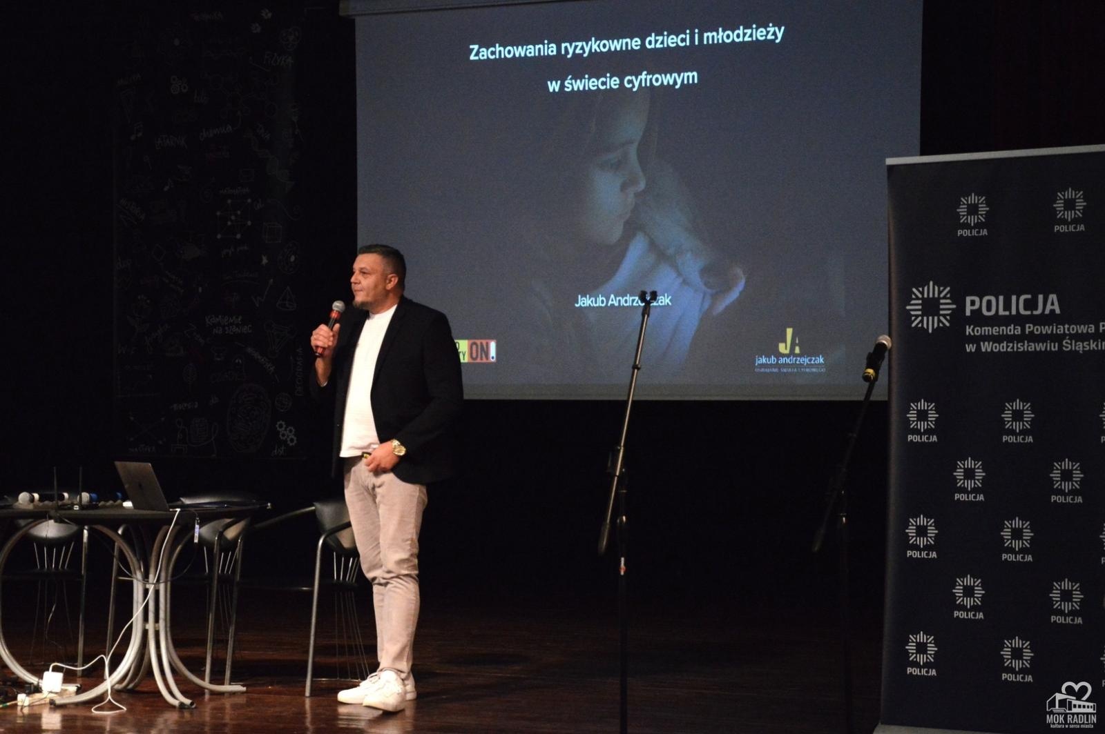 Zdjęcie w galerii na portalu naszwodzislaw.com: ChrońMY Dzieci 2.0. O bezpieczeństwie dzieci podczas konferencji w Radlinie wiadomości z regionu