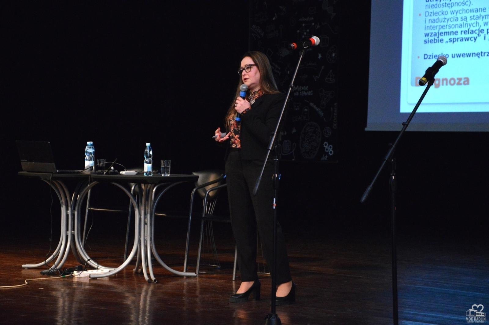 Zdjęcie w galerii na portalu naszwodzislaw.com: ChrońMY Dzieci 2.0. O bezpieczeństwie dzieci podczas konferencji w Radlinie wiadomości z regionu