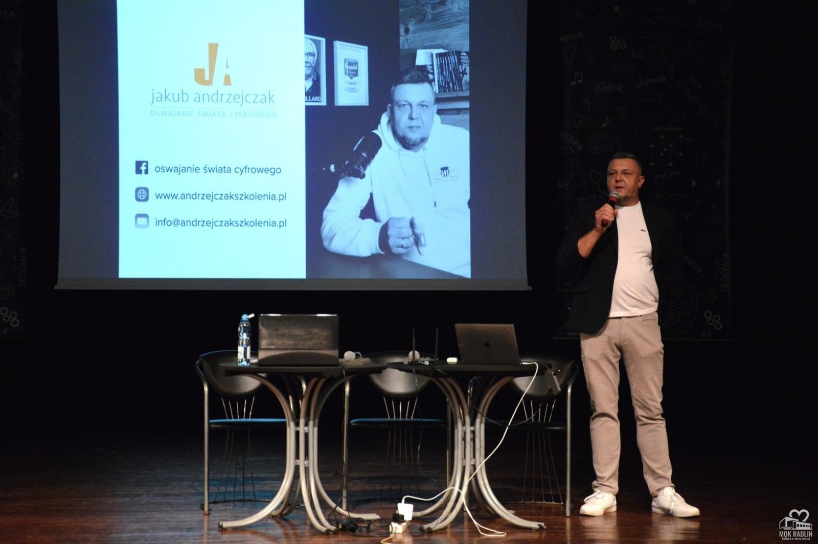 Zdjęcie w galerii na portalu naszwodzislaw.com: ChrońMY Dzieci 2.0. O bezpieczeństwie dzieci podczas konferencji w Radlinie wiadomości z regionu