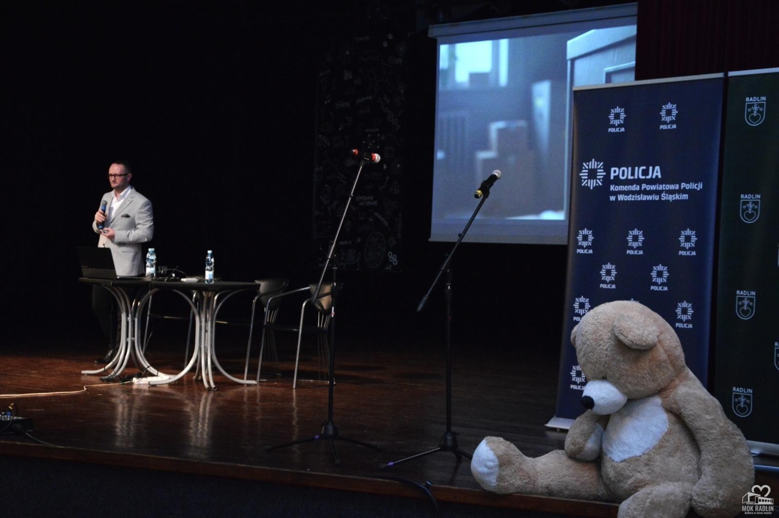 Zdjęcie w galerii na portalu naszwodzislaw.com: ChrońMY Dzieci 2.0. O bezpieczeństwie dzieci podczas konferencji w Radlinie wiadomości z regionu