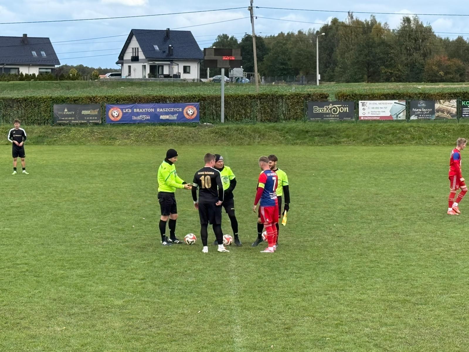 Zdjęcie w galerii na portalu naszwodzislaw.com: Rozwój Bełsznica bez punktów w Raszczycach wiadomości z regionu