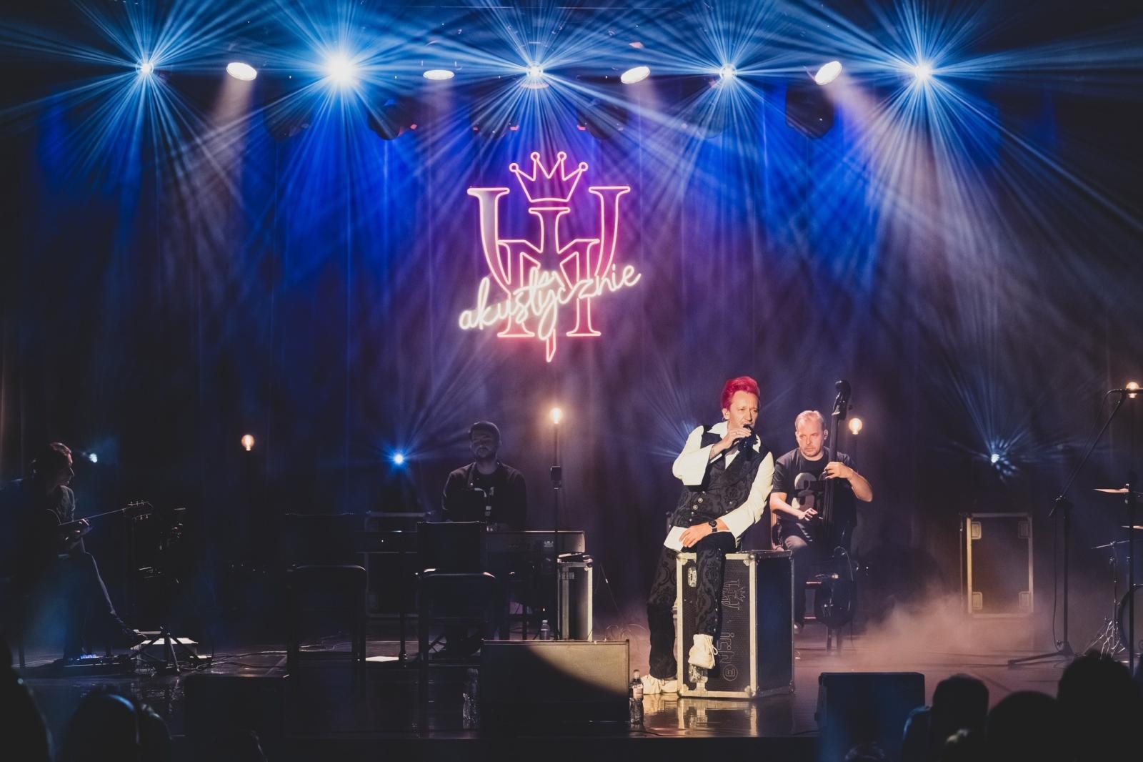 Zdjęcie w galerii na portalu naszwodzislaw.com: Michał Wiśniewski zabrał wodzisławian w muzyczną podróż [FOTO] wiadomości z regionu